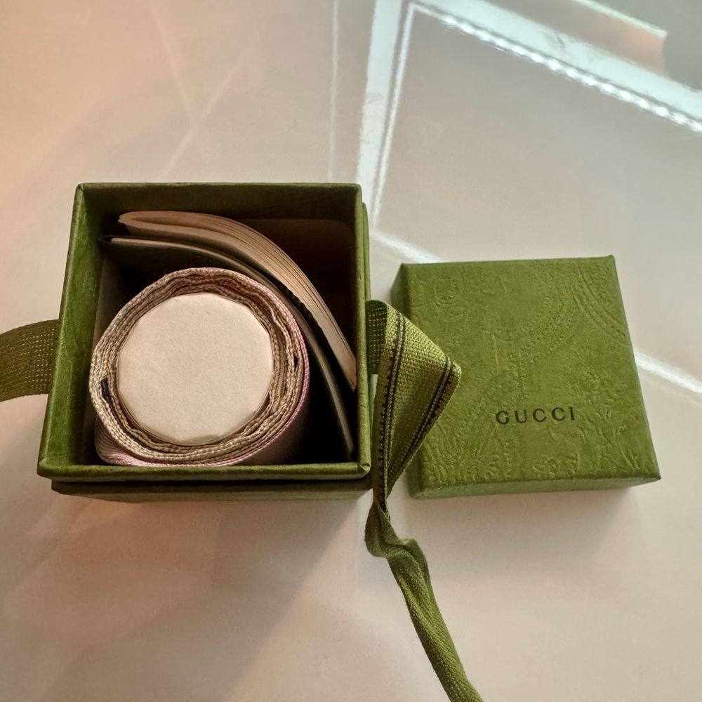✨ NWT Auth Gucci Pink and Beige Silk Horsebity Scarf ✨ - Picture 3 of 8